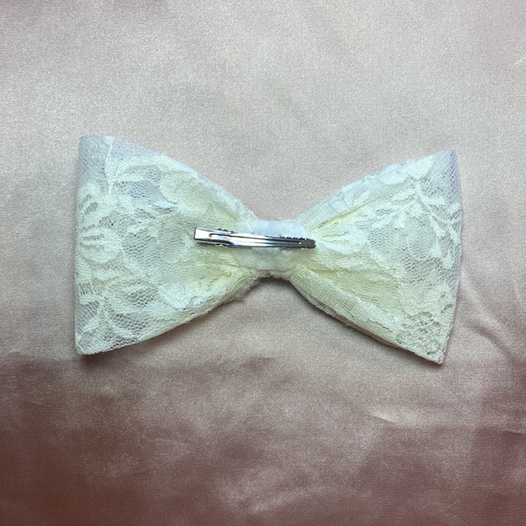9/$50 White Lace Bow Hair Clip - Picture 4 of 5